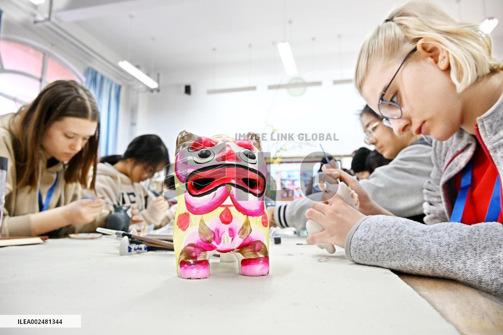 (ShandongHorizon) CHINA-SHANDONG-QINGDAO-FOREIGN STUDENTS-CHINESE CULTURE (CN)