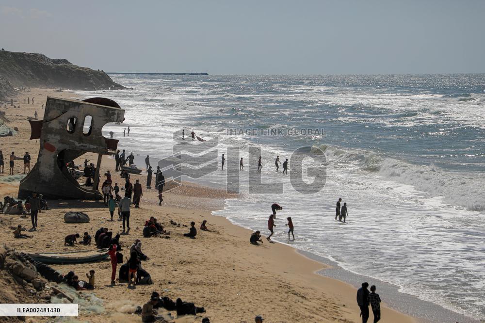 MIDEAST-GAZA-BEACH