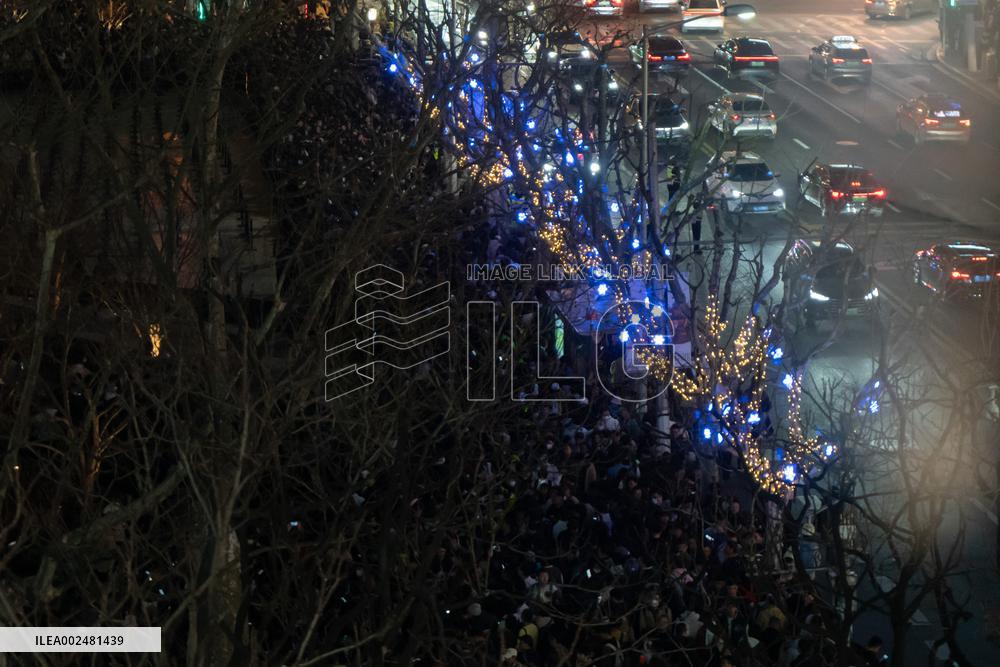 Asia's Largest Apple Store Opened in Shanghai