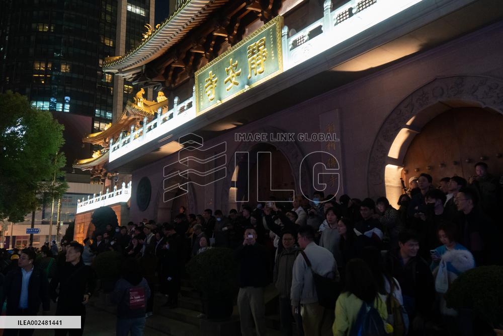 Asia's Largest Apple Store Opened in Shanghai