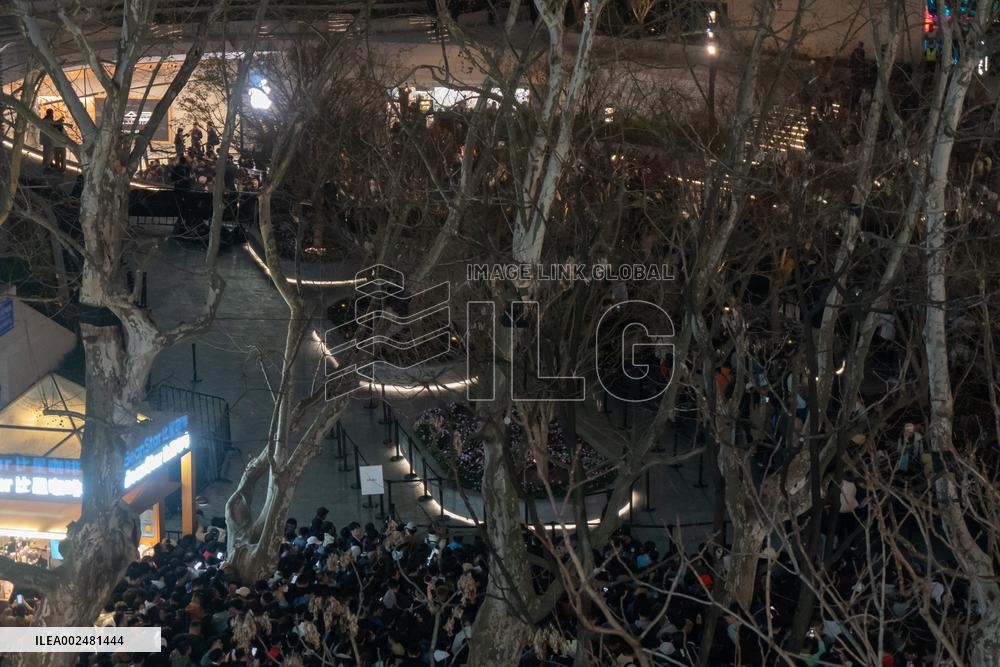 Asia's Largest Apple Store Opened in Shanghai