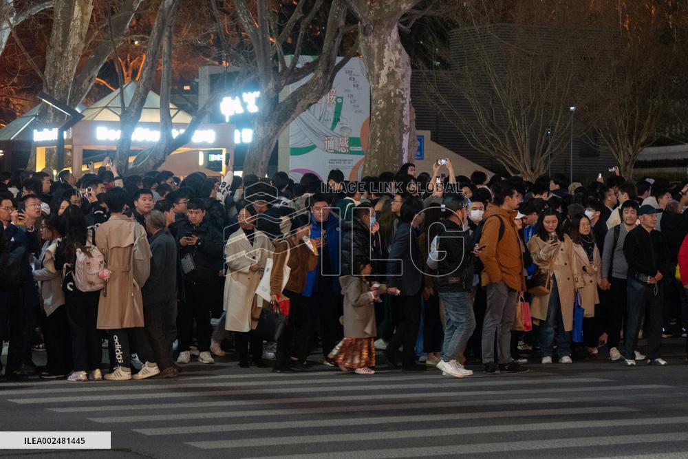 Asia's Largest Apple Store Opened in Shanghai