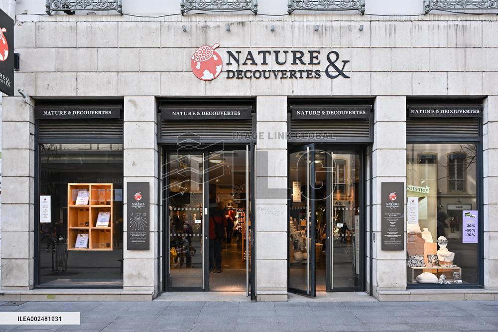 Illustrations Of Commercial Signs And Shops - Lyon