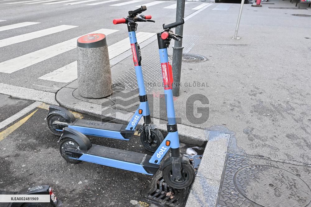 Illustrations Of Commercial Signs And Shops - Lyon