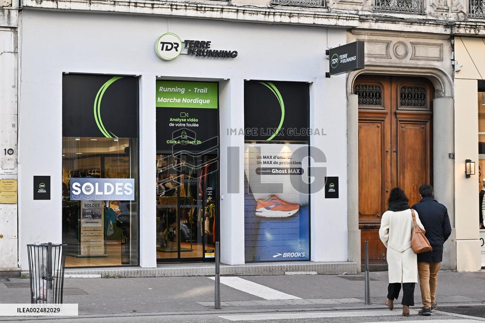 Illustrations Of Commercial Signs And Shops - Lyon