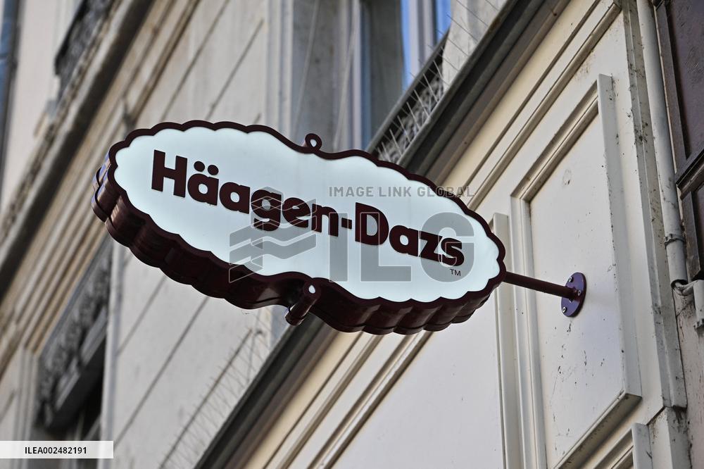 Illustrations Of Commercial Signs And Shops - Lyon