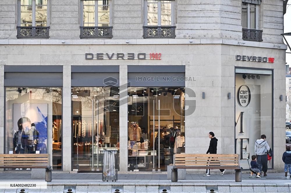 Illustrations Of Commercial Signs And Shops - Lyon