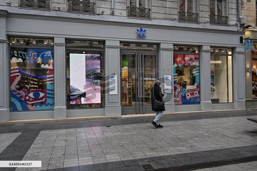 Illustrations Of Commercial Signs And Shops - Lyon