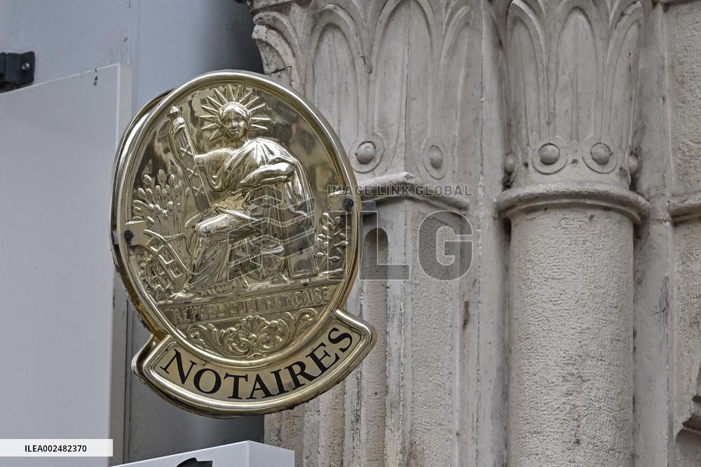 Illustrations Of Commercial Signs And Shops - Lyon