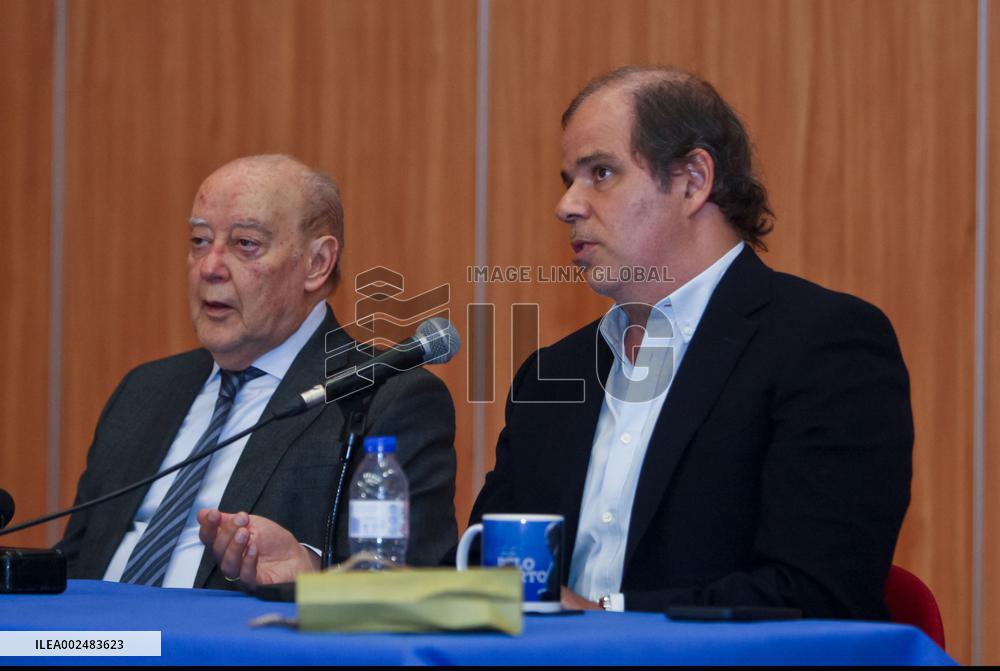 Pinto da Costa in an information session in Rio Tinto.