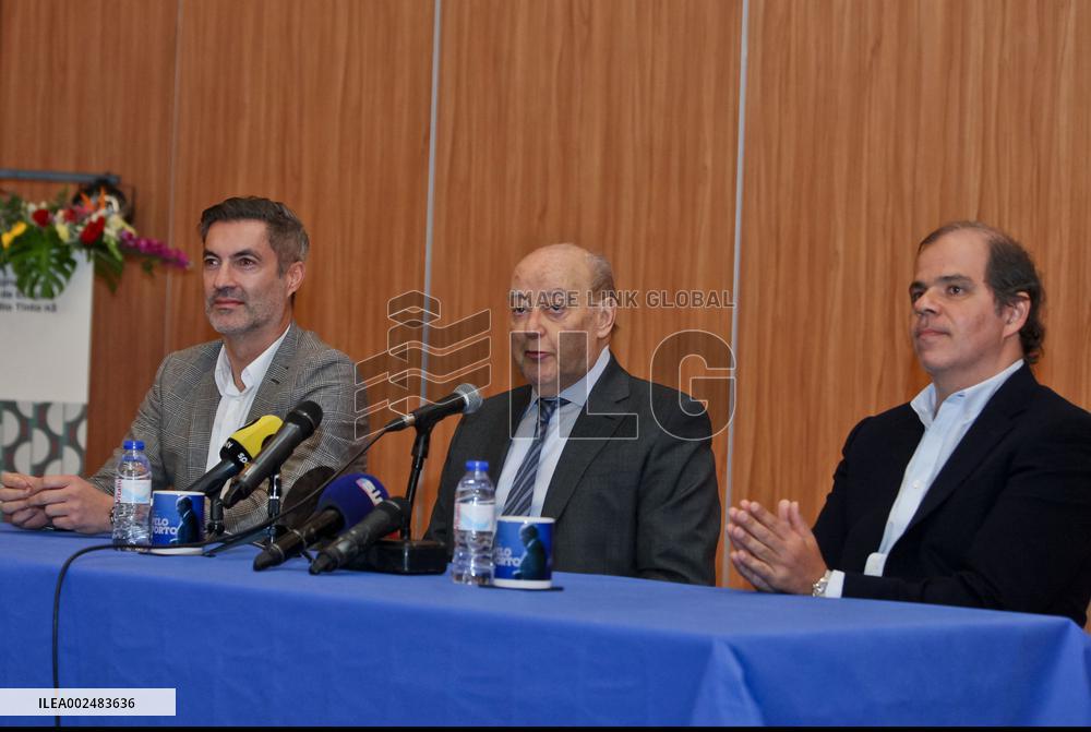 Pinto da Costa in an information session in Rio Tinto.