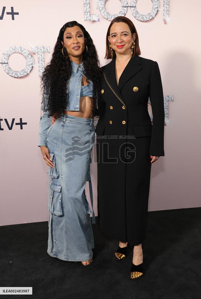 Loot Season 2 Photocall - LA