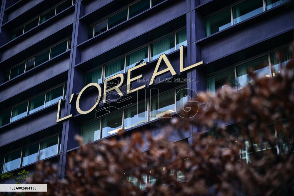 Catherine Vautrin Visits L’Oreal HQs - Clichy-la-Garenne