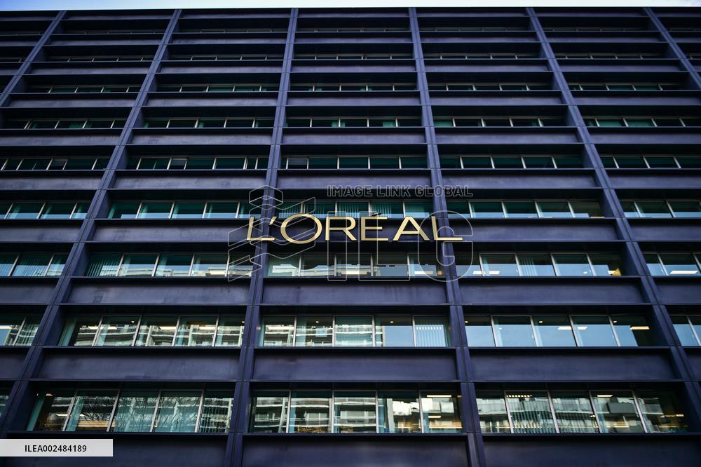 Catherine Vautrin Visits L’Oreal HQs - Clichy-la-Garenne