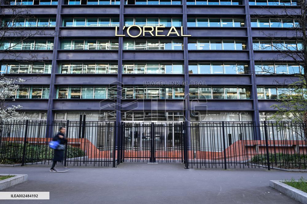 Catherine Vautrin Visits L’Oreal HQs - Clichy-la-Garenne