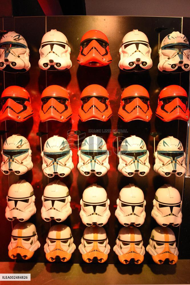 Hayden Christensen Celebrates Star Wars-Themed Takeover Of Empire State Building - NYC