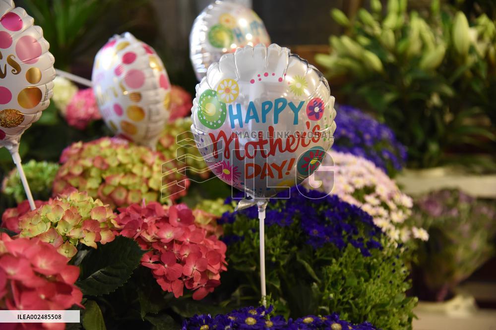 LEBANON-TRIPOLI-MOTHER'S DAY-FLOWERS
