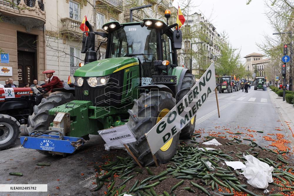 Tractorade Called By Agricultural Organizations - Granada