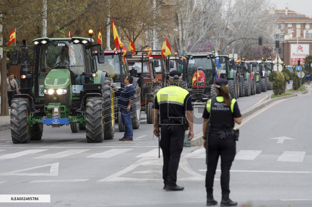 Tractorade Called By Agricultural Organizations - Granada