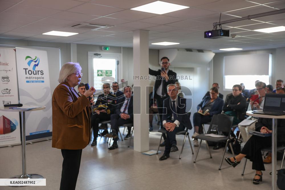 Catherine Vautrin Visits Delpharm Pharmaceutical company in Chambray-les-Tours