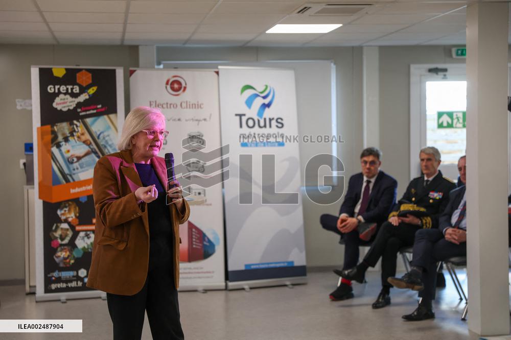 Catherine Vautrin Visits Delpharm Pharmaceutical company in Chambray-les-Tours