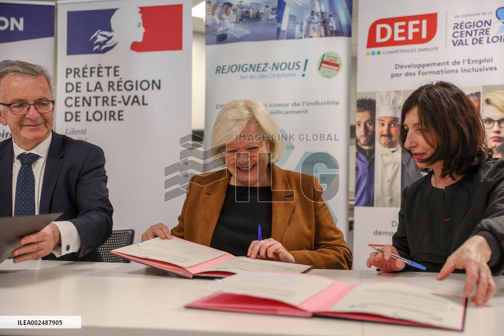 Catherine Vautrin Visits Delpharm Pharmaceutical company in Chambray-les-Tours