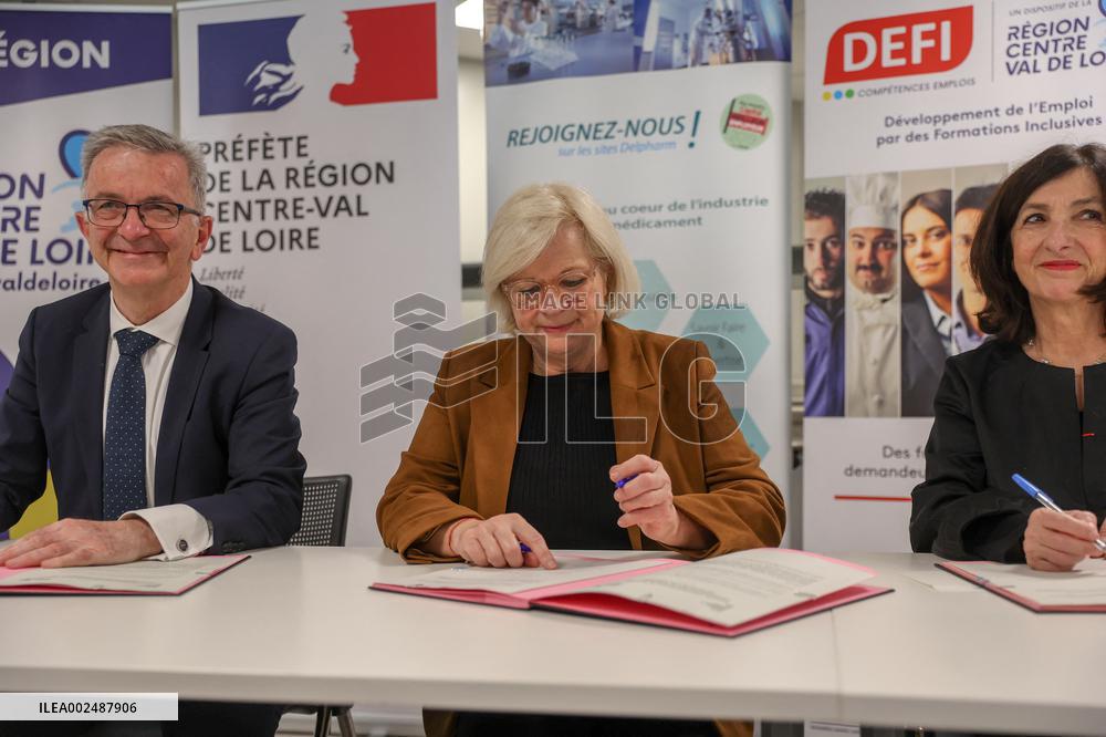 Catherine Vautrin Visits Delpharm Pharmaceutical company in Chambray-les-Tours