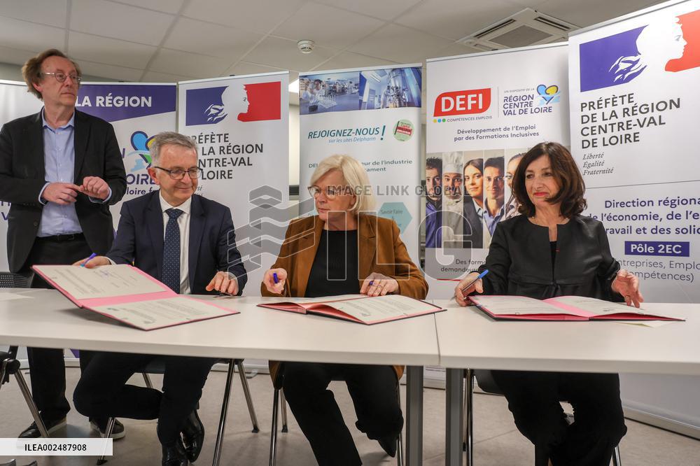 Catherine Vautrin Visits Delpharm Pharmaceutical company in Chambray-les-Tours