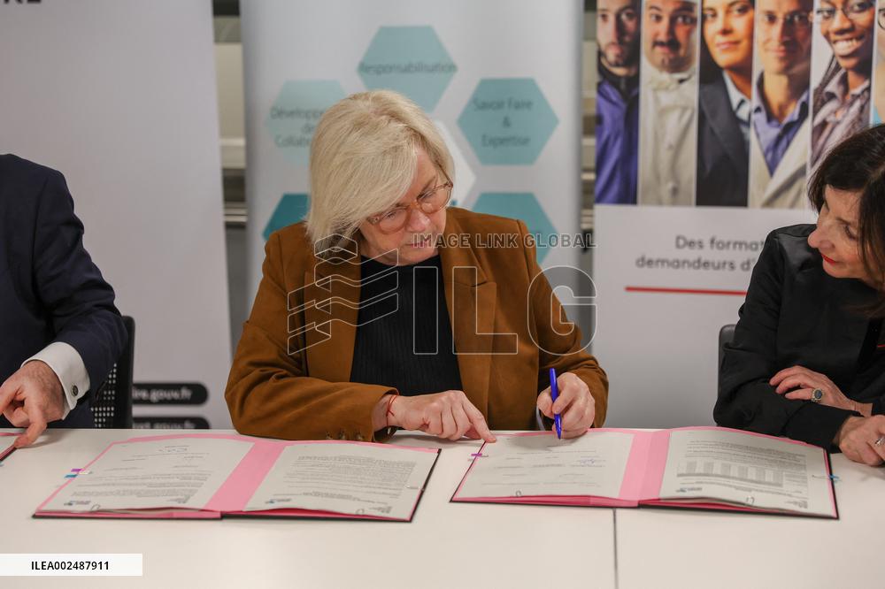 Catherine Vautrin Visits Delpharm Pharmaceutical company in Chambray-les-Tours