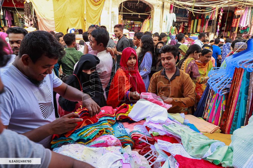 Markets overflow with Eid customers in Dhaka