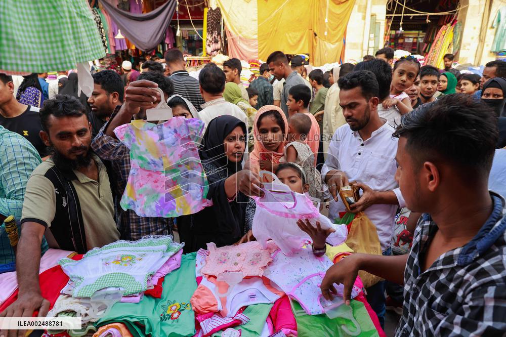 Markets overflow with Eid customers in Dhaka
