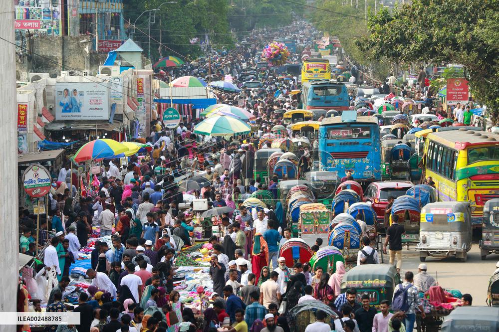 Markets overflow with Eid customers in Dhaka