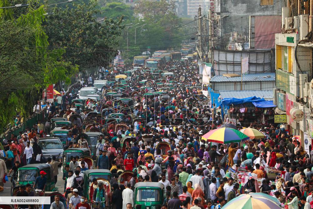 Markets overflow with Eid customers in Dhaka