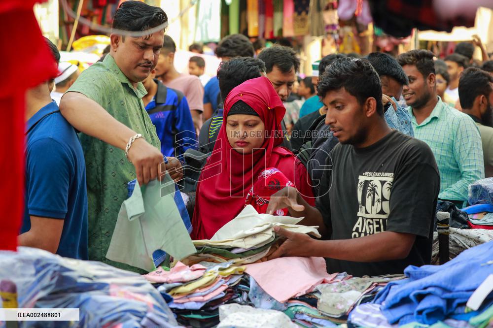 Markets overflow with Eid customers in Dhaka