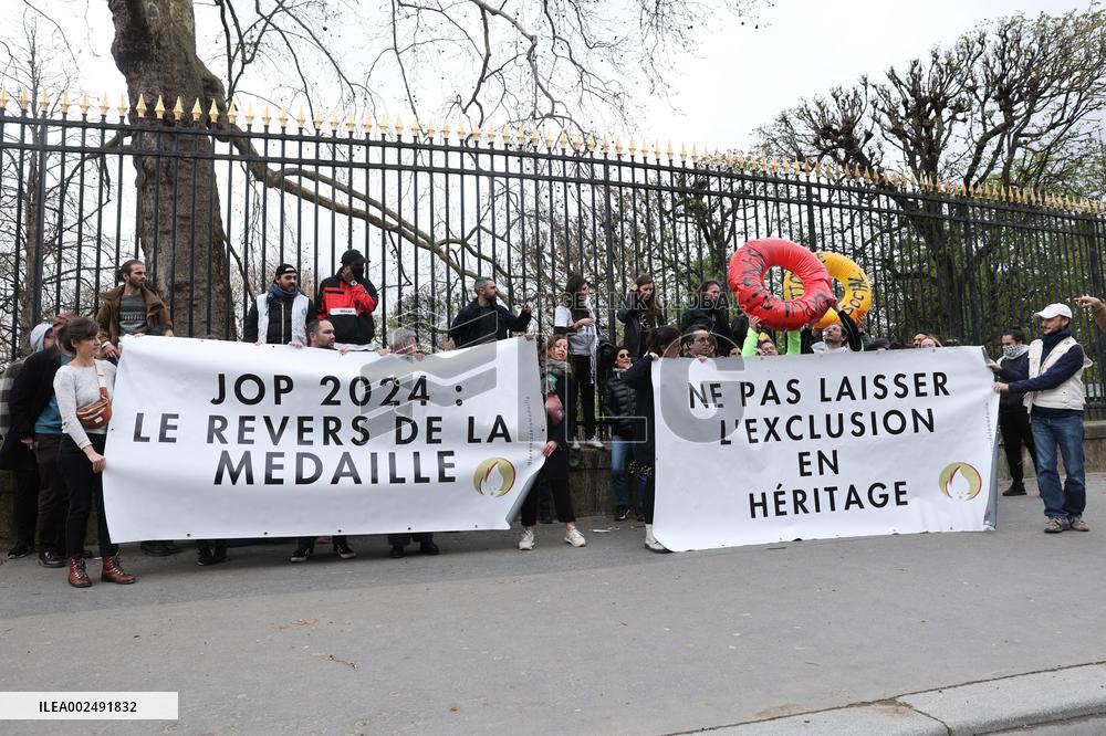 Action to denounce the social cleansing for Olympic Games - Paris