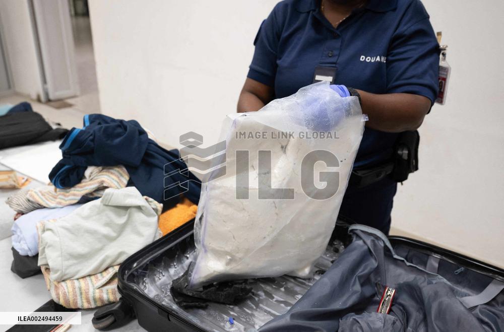 Cocaine In A Double-Bottom Suitcase - French Guiana