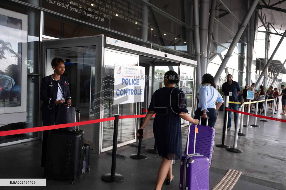 Cocaine In A Double-Bottom Suitcase - French Guiana