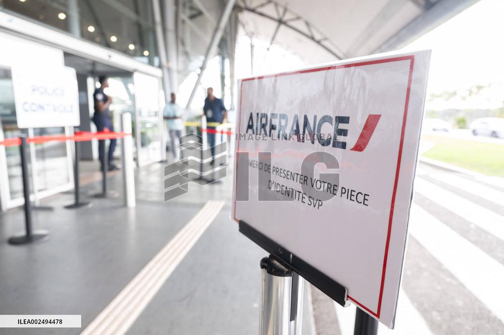 Cocaine In A Double-Bottom Suitcase - French Guiana