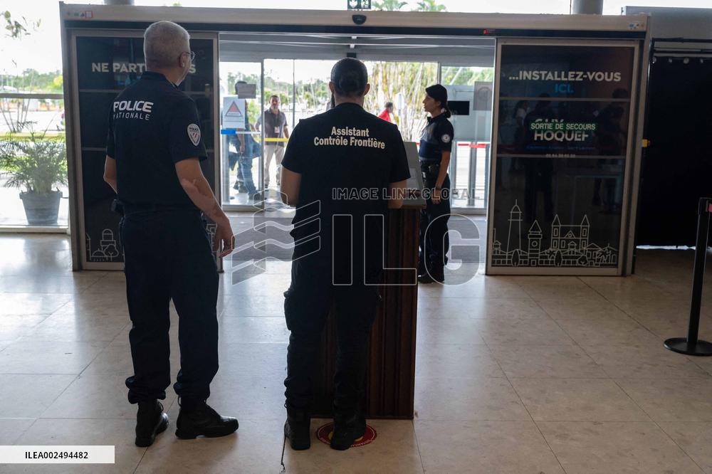 Cocaine In A Double-Bottom Suitcase - French Guiana