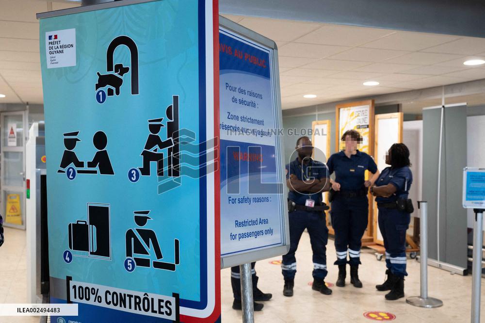 Cocaine In A Double-Bottom Suitcase - French Guiana