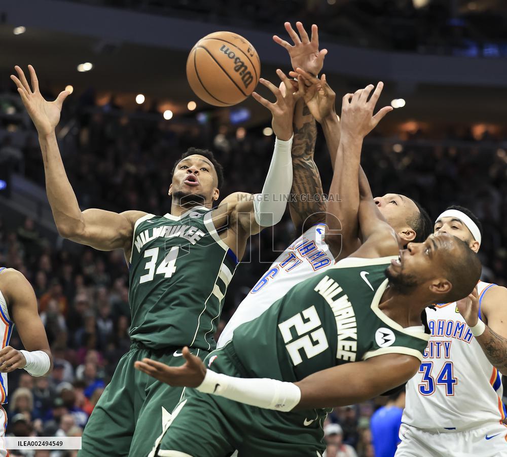 (SP)U.S.-MILWAUKEE-BASKETBALL-NBA-MILWAUKEE BUCKS VS OKLAHOMA CITY THUNDER