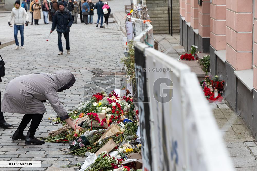 Commemorating the victims of mass shooting in Moscow