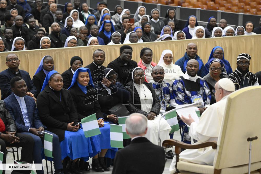 Pope Francis Receives Community of Nigerians in Rome - Vatican
