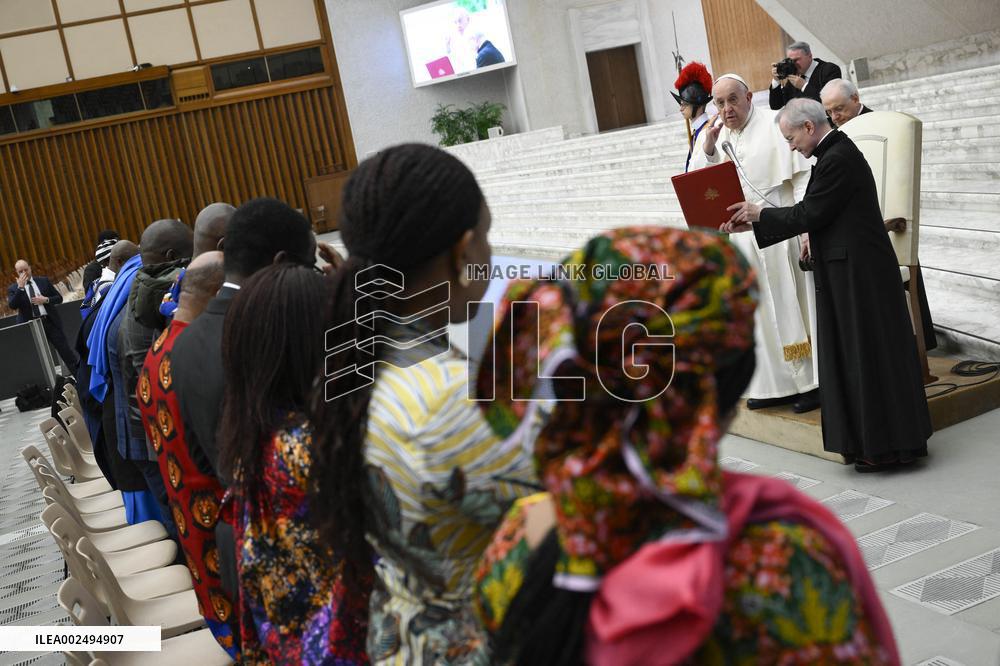 Pope Francis Receives Community of Nigerians in Rome - Vatican