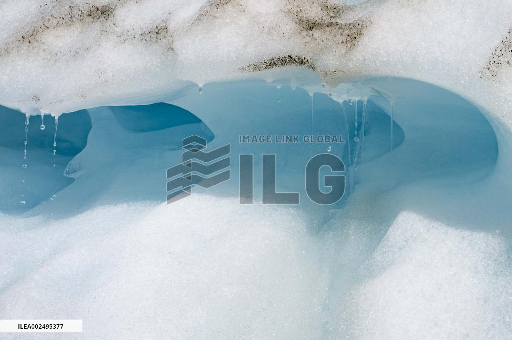 NEW ZEALAND-GLACIERS-CONTINUED SHRINKAGE