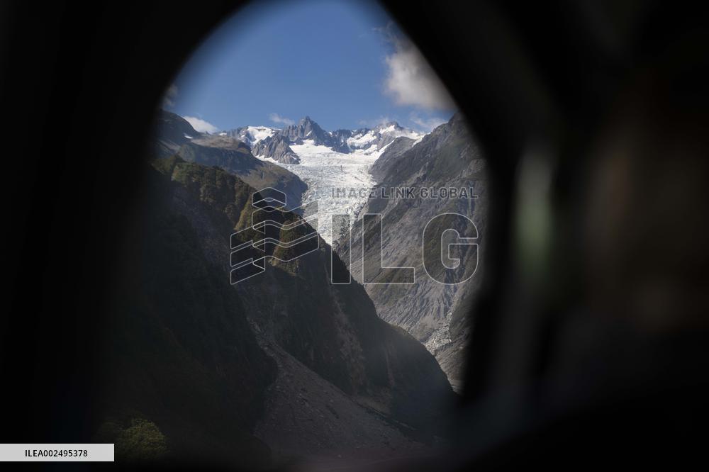 NEW ZEALAND-GLACIERS-CONTINUED SHRINKAGE
