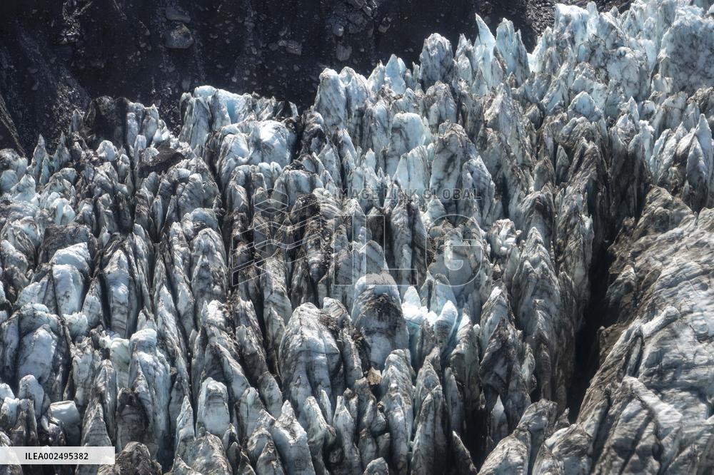 NEW ZEALAND-GLACIERS-CONTINUED SHRINKAGE
