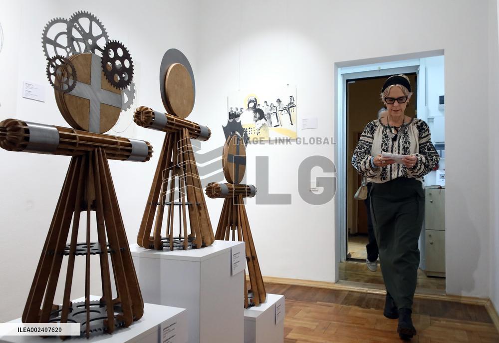 Invisible Hand exhibition by Ola Rondiak in Kyiv