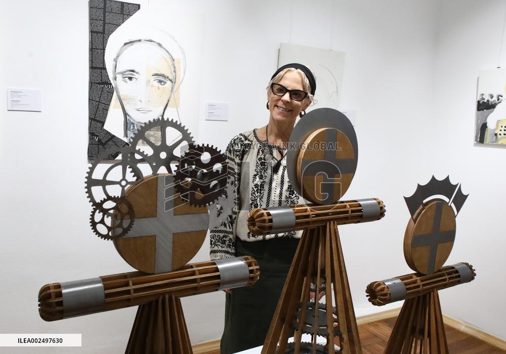 Invisible Hand exhibition by Ola Rondiak in Kyiv