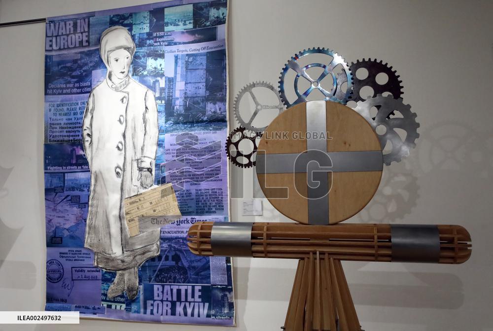 Invisible Hand exhibition by Ola Rondiak in Kyiv